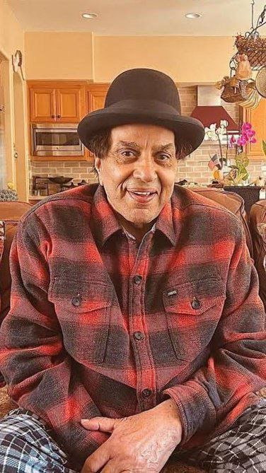 Умер актёр Дхармендра, сыгравший в более 300 индийских фильмах