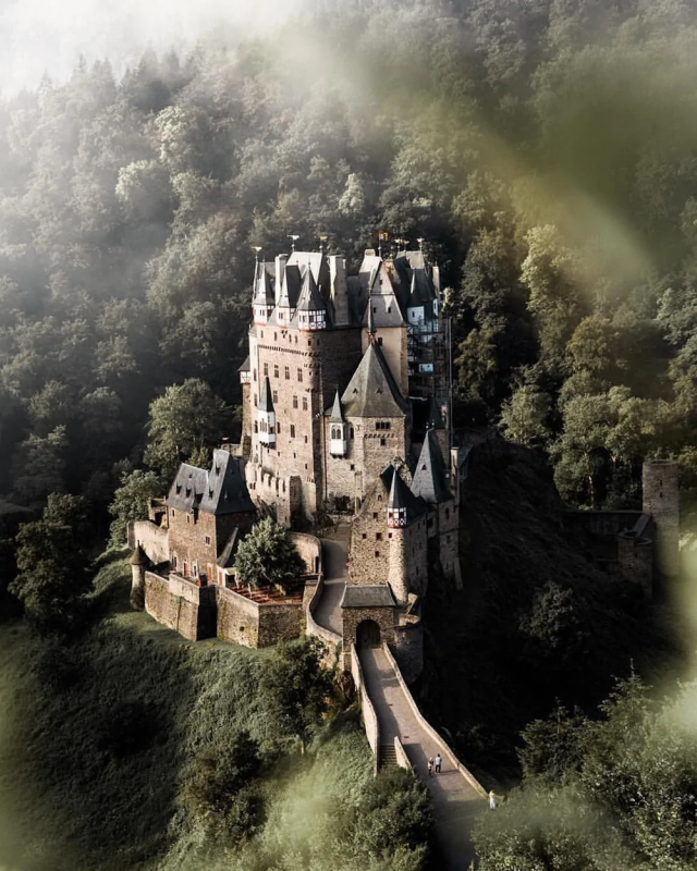21. Замок Эльц - средневековый замок в Германии
