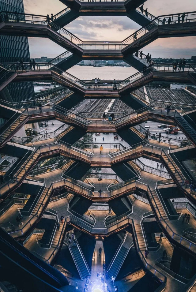 8. Vessel - смотровая площадка в районе Хадсон-Ярдс на Манхэттене в Нью-Йорке