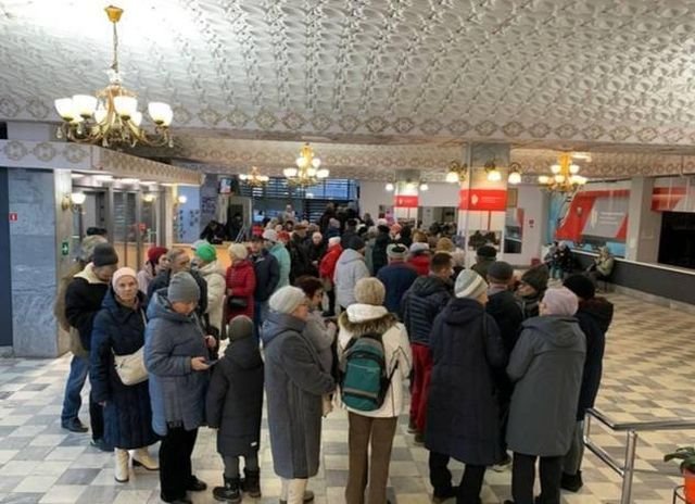 В Сибири пенсионерки ринулись скупать красную икру по 200 рублей за банку, но получили подделку