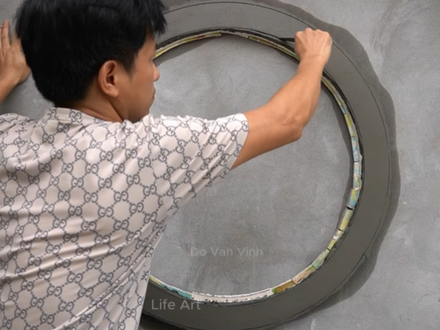 Удивительная скульптура луны из цемента