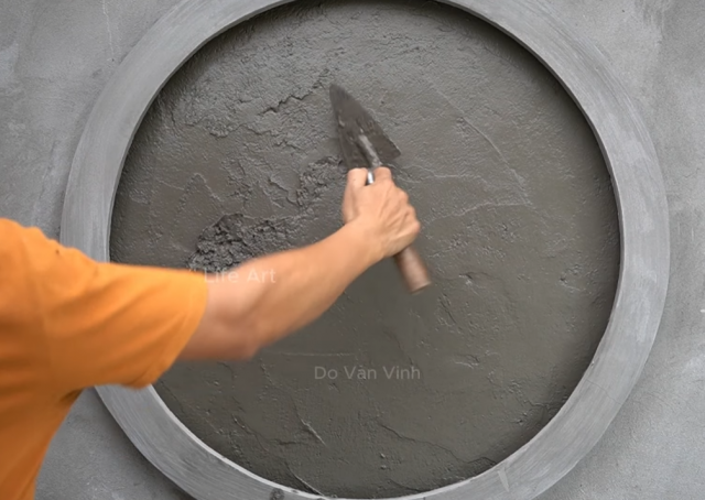 Удивительная скульптура луны из цемента