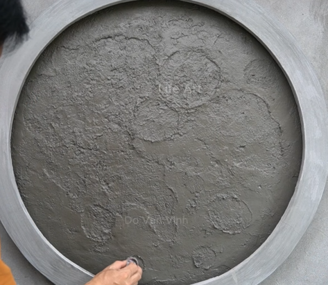 Удивительная скульптура луны из цемента