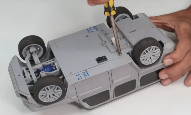 Реалистичная модель машины из водопроводной трубы