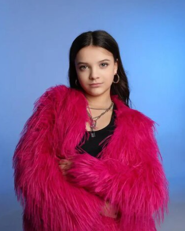 Исполнительница песни «Сигма Бой» покинула школу.