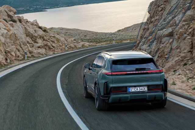 Porsche представили электрический Cayenne