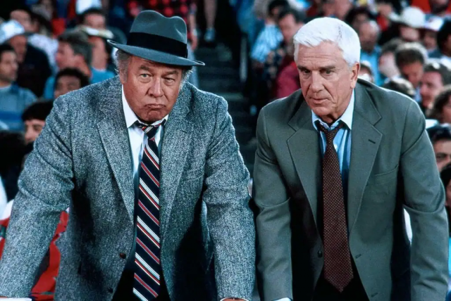 1 место — Голый пистолет (1988)