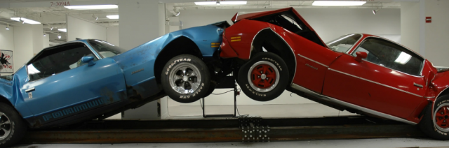 Скульптура «Медленная неизбежная смерть американского маслкара»