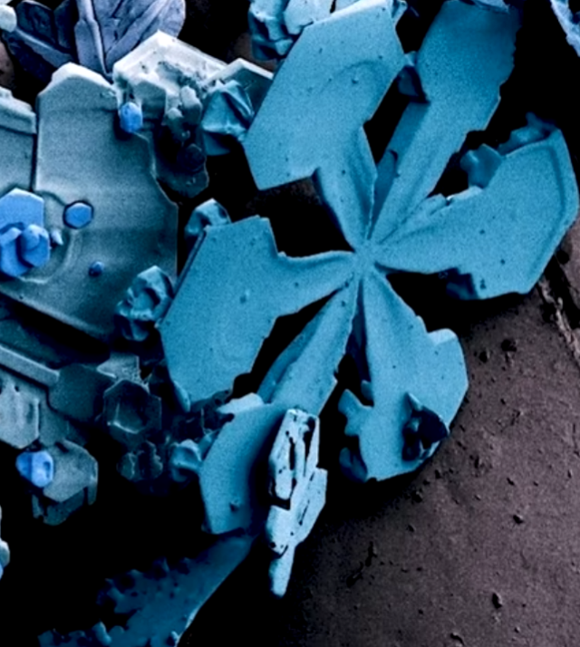 Кристалл снега