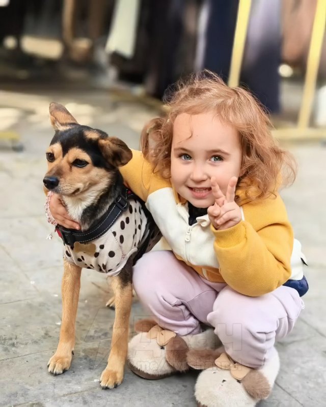 У китайской пары родилась светловолосая голубоглазая девочка