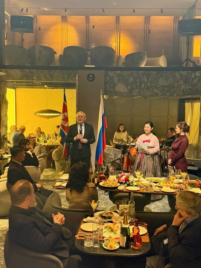 В Москве на месте магазина New Balance на Тверской открылся ресторан северокорейской кухни «Сынри»