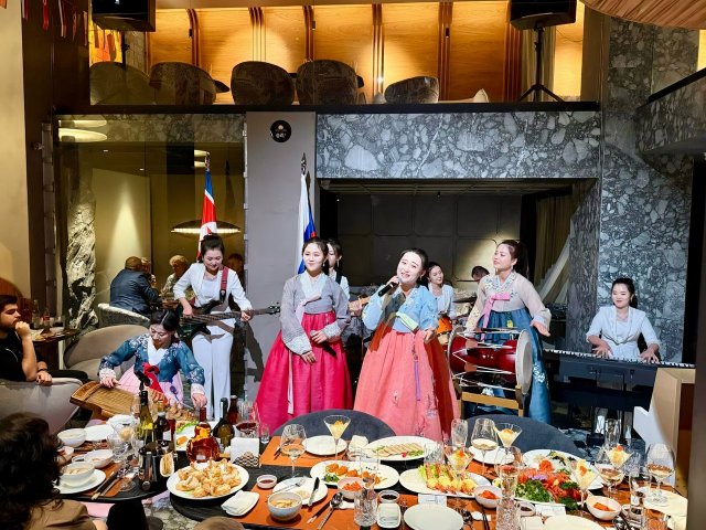 В Москве на месте магазина New Balance на Тверской открылся ресторан северокорейской кухни «Сынри»