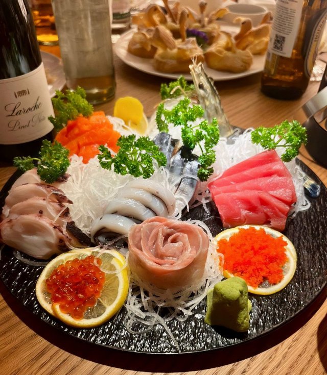 В Москве на месте магазина New Balance на Тверской открылся ресторан северокорейской кухни «Сынри»