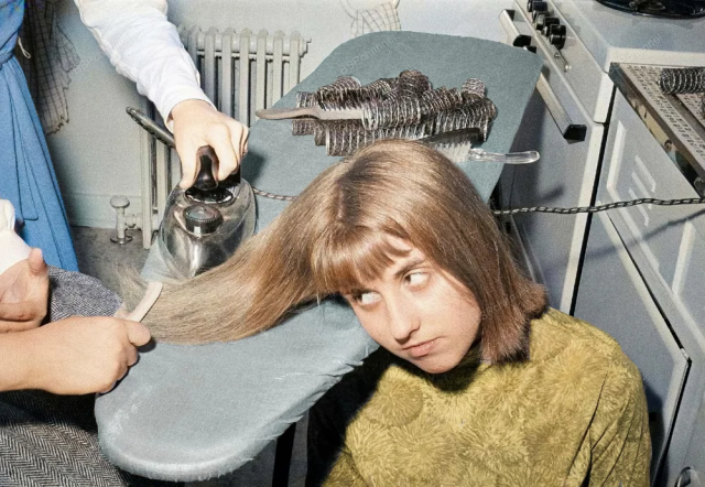 Выпрямление волос с помощью утюга, 1964 год.