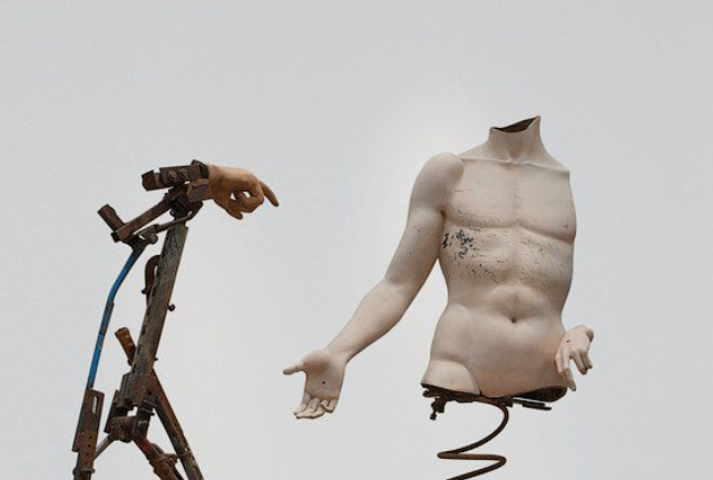 Человек, уничтоживший все свои вещи ради искусства.