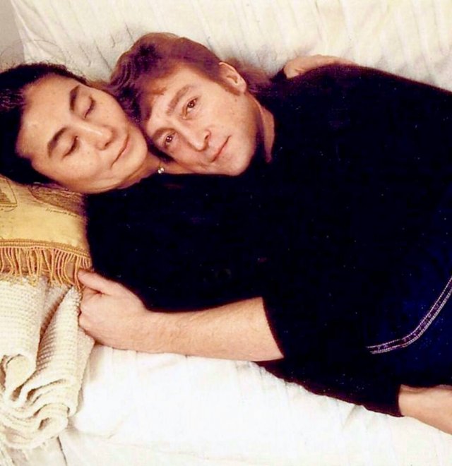 45 лет назад в Нью-Йорке, в 22:50, был убит Джон Леннон