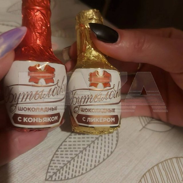 Российские школьники массово подсели на конфеты-рюмки с крепким алкоголем