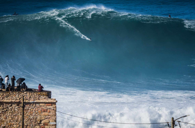 Серф по самой высокой волне