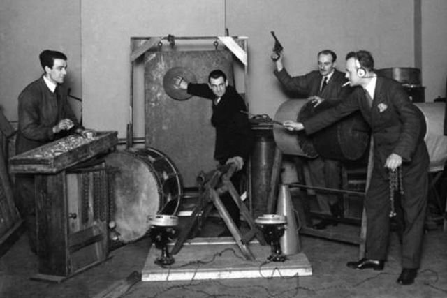 Процесс создания звуковых эффектов для кинофильма. США, 1927 год.