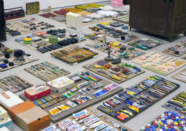 Иллюстрация из 10 000 вещей, найденных матерью. Иллюстрация из 10 000 вещей, найденных матерью.