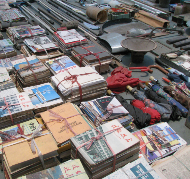 Иллюстрация из 10 000 вещей, найденных матерью. Иллюстрация из 10 000 вещей, найденных матерью.