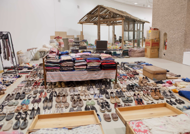 Иллюстрация из 10 000 вещей, найденных матерью. Иллюстрация из 10 000 вещей, найденных матерью.