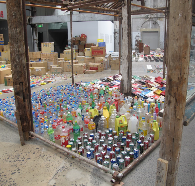 Иллюстрация из 10 000 вещей, найденных матерью. Иллюстрация из 10 000 вещей, найденных матерью.