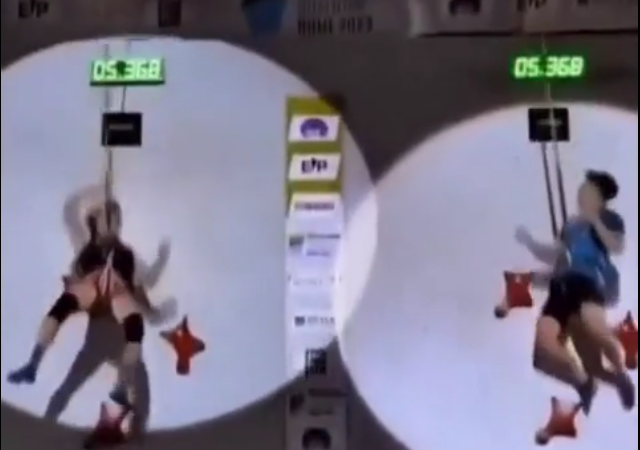 2 скалолаза прошли трассу одновременно