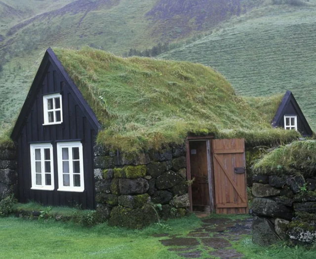 Дома, как в "Хоббите", в реальной жизни.