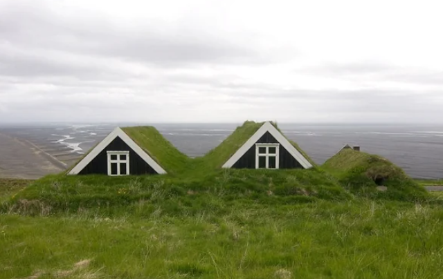 Дома, как в "Хоббите", в реальной жизни.