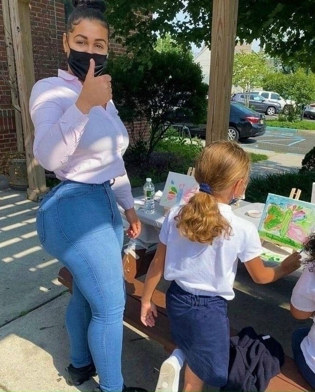 Обычная учительница изобразительного искусства из школы в Нью-Джерси Обычная учительница изобразительного искусства из школы в Нью-Джерси