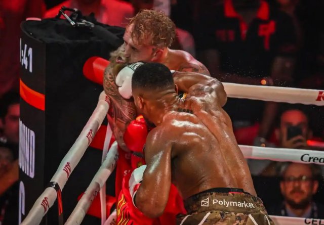 Энтони Джошуа нокаутировал блогера Джейка Пола и сломал ему челюсть в двух местах
