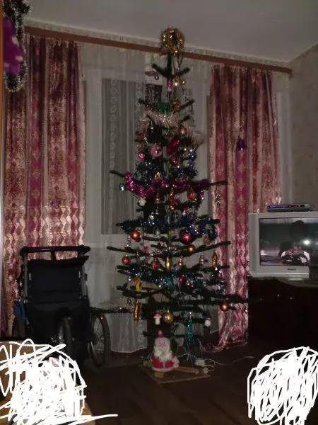 Как выглядели домашние новогодние елки в России 1990-х годов