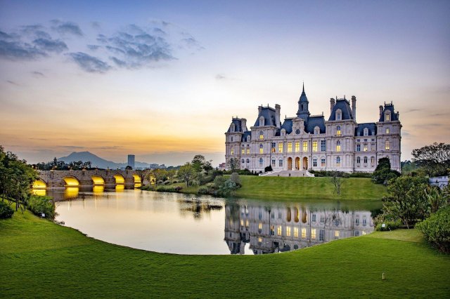 Ничего особенного, просто кампус Huawei в Китае