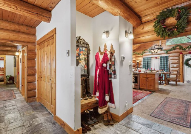 Дом Санта-Клауса на Северном полюсе