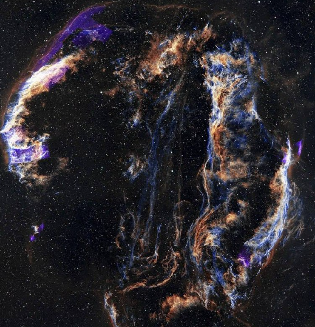 Самые красивые снимки космоса за 2025 год