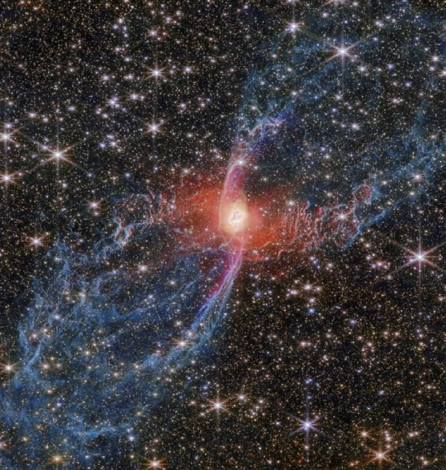 Самые красивые снимки космоса за 2025 год