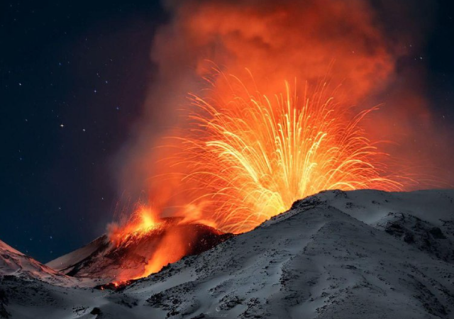 Извержение из вулкана Этна