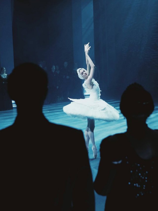 Не только "Щелкунчик": в Михайловском театре можно посмотреть и "Лебединое озеро"