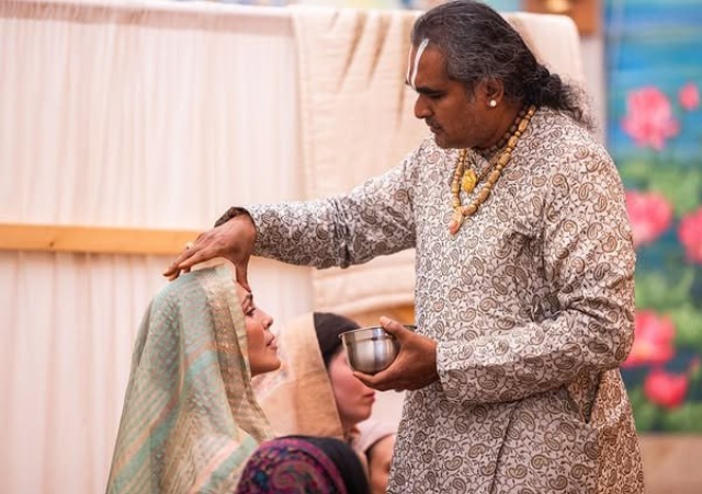 Сати Казанова стала монахиней