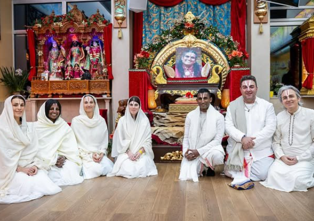 Сати Казанова стала монахиней