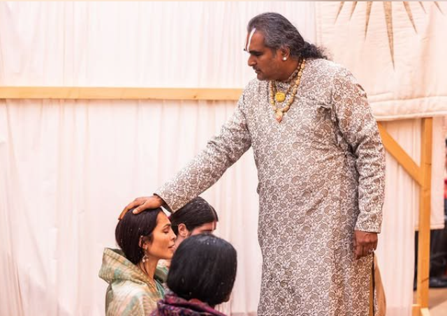 Сати Казанова стала монахиней