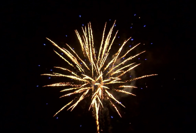 Как выглядят тысячи салютов с самолета