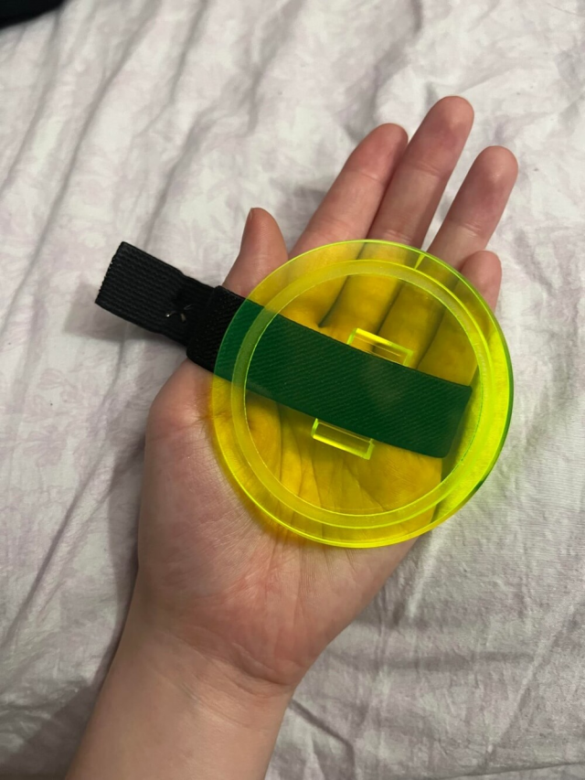 Это прозрачная палетка для смешивания средств по уходу за кожей