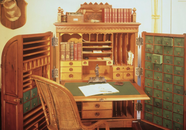 Стол Луи Бонапарта