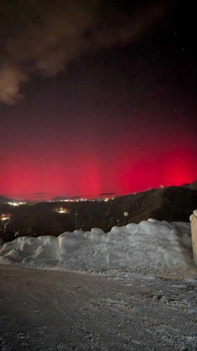 Яркое северное сияние наблюдали жители многих регионов России
