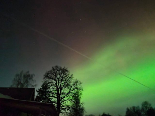 Яркое северное сияние наблюдали жители многих регионов России