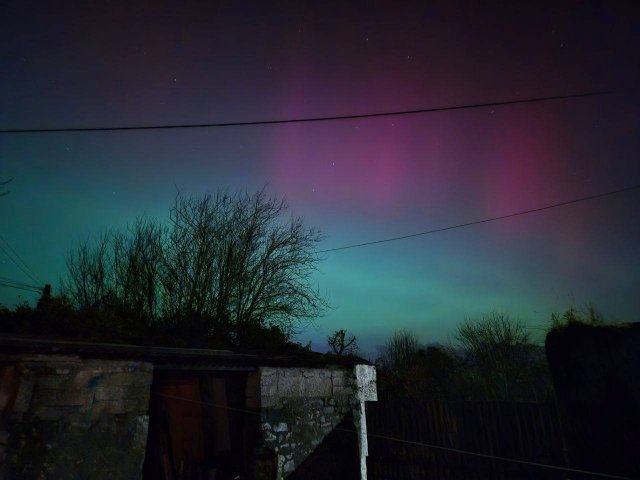 Яркое северное сияние наблюдали жители многих регионов России