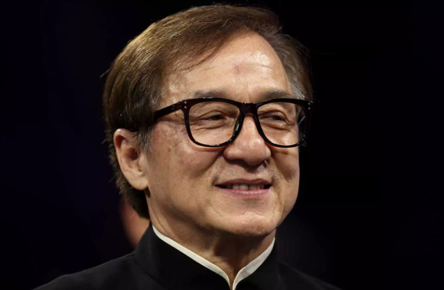 Реакция Джеки Чана на модный показ