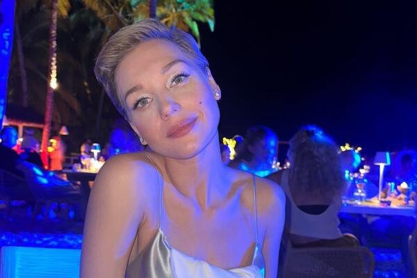 Кристина Асмус забыла голые сцены из фильма %22Текст%22 и показала нового парня